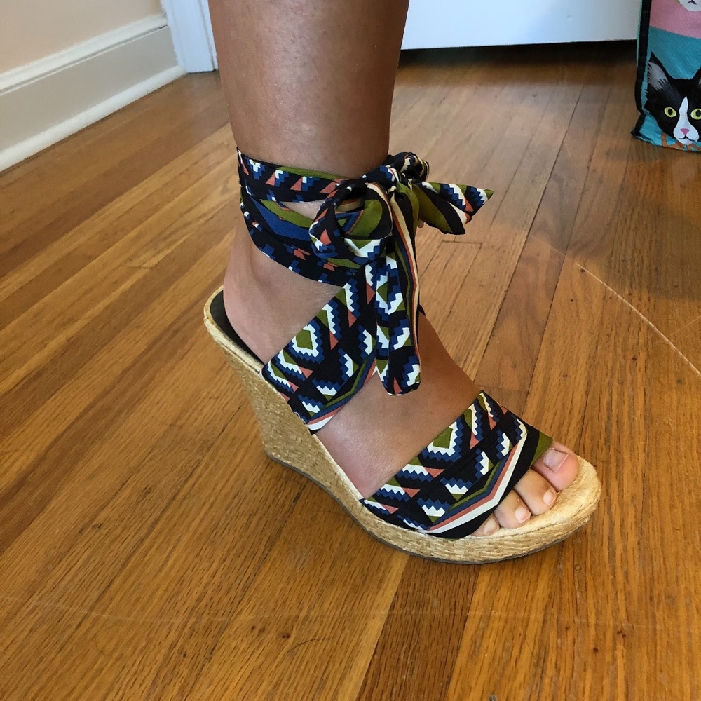 Pazzo Wedges with Aztec Pattern